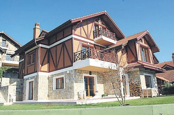 Hadise ve Mehmet Dinçerler aylık 50 bin TL'ye villa kiraladı!